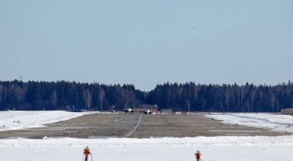 航班在库宾卡空军基地，俄罗斯骑士