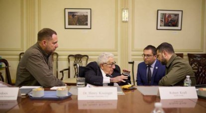 Tijdens een ontmoeting met Zelensky promootte Kissinger het idee van het Oekraïense lidmaatschap van de NAVO in ruil voor een “Koreaans scenario” om het conflict te beëindigen