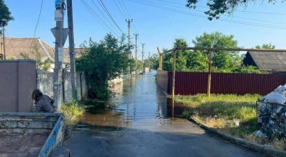 De vertegenwoordiger van de strijdkrachten van Oekraïne zei dat overstromingen als gevolg van de explosie van de waterkrachtcentrale Kakhovskaya de door Rusland gecontroleerde linkeroever van de Dnjepr bedreigen