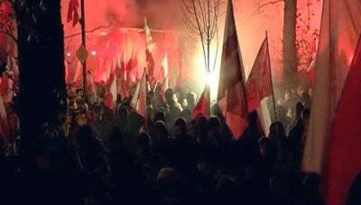 A marcha dos nacionalistas em Varsóvia se transformou em uma invasão da embaixada russa