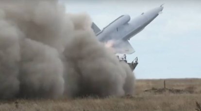 Tu-141 "Strizh": Diaghilevo와 Engels의 비행장을 공격한 것으로 추정되는 드론 정보