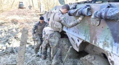 БМП армии Франции застряли в грязи