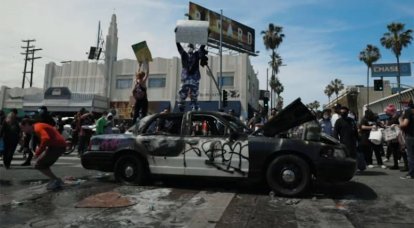 洛杉矶已成为美国街头抗议活动的中心之一：国民警卫队封锁了街道