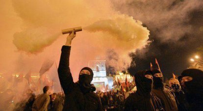 «Правый сектор»: Наша патриотическая сила не позволит разгуливать по Киеву людям с коммунистической символикой