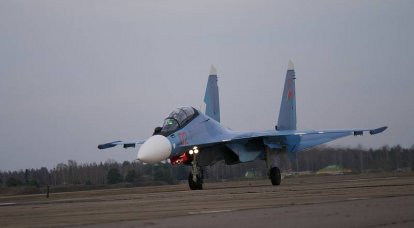 La prima coppia di combattenti da combattimento Su-30СМ arrivò in Bielorussia