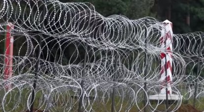 "Pour se protéger contre Poutine et Loukachenko": le Premier ministre polonais a justifié la construction d'une clôture à la frontière avec la Biélorussie