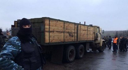 Grad 시스템에 포탄이 달린 트럭이 Slavyansk 근처에서 구금되었습니다.
