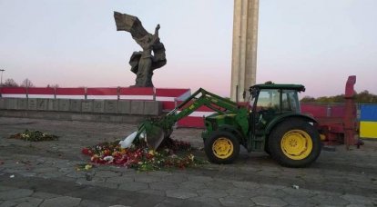 В Латвии бульдозером убрали возложенные 9 мая к памятнику Освободителям Риги цветы
