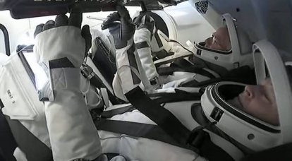 Astronot Saudi lan AS cipratan mudhun sawise bali saka stasiun ruang angkasa