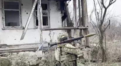 Έχουν εμφανιστεί πλάνα από την επίθεση στο χωριό Artemovskoye, που απελευθερώθηκε από τις ρωσικές αερομεταφερόμενες δυνάμεις την περασμένη εβδομάδα