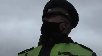 Un uomo in mimetica ha aperto il fuoco contro agenti di polizia nella regione di Rostov