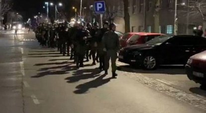 L'opposizione si scontra con la polizia e un tentativo di conquistare un centro televisivo a Belgrado