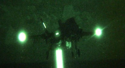 F-35B는 처음으로 배 갑판에 밤에 상륙했다.
