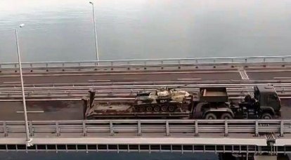 Колонна с российской военной техникой замечена на Крымском мосту