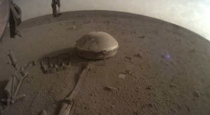Американский посадочный модуль InSight на Марсе перестал выходить на связь, успев сделать «прощальное селфи»