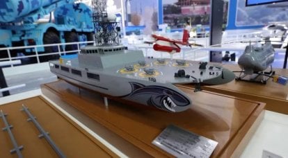 אויב מותנה עם מל"טים. ספינת אימונים מיוחדת עבור הצי הסיני