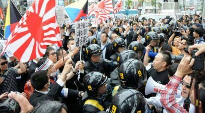 Японские СМИ призывают Абэ требовать от России извинений и возврата Курил