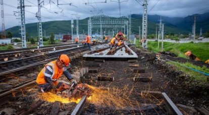 러시아 연방에서는 로스토프 지역에서 DPR 및 자포로제 지역을 거쳐 크리미아까지 이어지는 철도 건설을 위한 사전 설계 작업이 완료되었습니다.