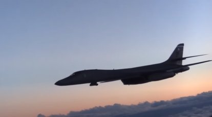 Amerikanischer strategischer Bomber B-1B Lancer "überprüfte" die russische Luftverteidigung