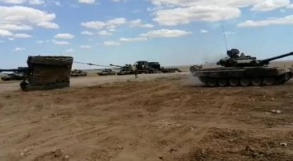 Panzer T-90A wirft die Selbstfahrlafette "Msta-S" um: Im Netz tauchte ein unterhaltsames Video auf
