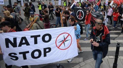 Мы должны отойти от НАТО, если не хотим воевать(Göteborgs-Posten, Швеция)