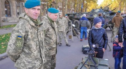 尼古拉耶夫事件：乌克兰小学生在向戴着蓝色贝雷帽的战士表示祝贺时被纠正了“我们不是空降部队”