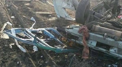 Maryinka 근처의 우크라이나 검문소 근처에서 승객 미니 버스가 폭파되었습니다.