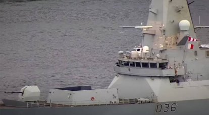 구축함 Defender의 사령관은 러시아 함선의 경고 발사를 확인했습니다.