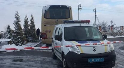 Варшава прокомментировала подрыв туристического автобуса на Украине