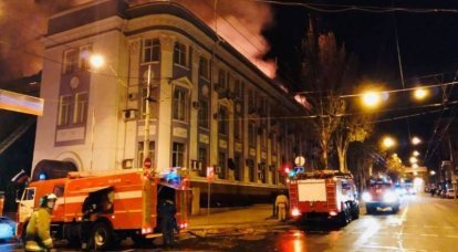 도네츠크는 우크라이나의 군대에 의해 공격을 받았고 철도 행정부 건물은 화재가 발생했습니다.