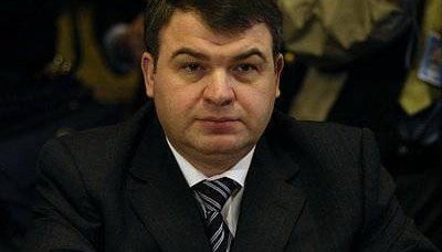 Министр обороны Сердюков обложил матом офицеров ВДВ