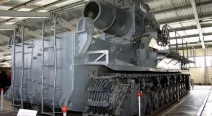 Gigantesque Seconde Guerre mondiale - canons automoteurs "Karl"