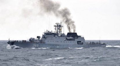 우크라이나와 루마니아 해군의 훈련 영역은 코르벳 함 Horia Macellariu의 검은 연기를 통해 수십 마일 동안 보였습니다.