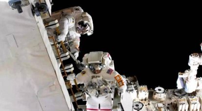 Американские астронавты завершили многочасовой выход в космос