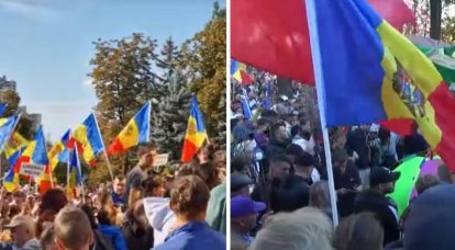 Los manifestantes en Chisinau intentan romper el cordón de la residencia presidencial.