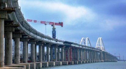 Строители Крымского моста соединили берега железнодорожными пролётами