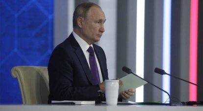 Batı baskısı için bir gazeteci Başkan Putin'e "gücün tek elde toplanması" hakkında bir soru sordu