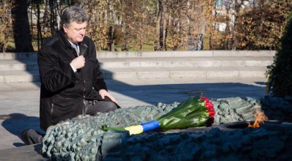Poroshenko는 우크라이나 인이 적군뿐만 아니라 미국과 호주 군대에서도 싸웠다는 말로 파시즘 해방 70 주년을 맞아 우크라이나를 축하했습니다.