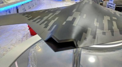 Fotos eines Modells des Okhotnik UAV mit flacher Düse sind online aufgetaucht