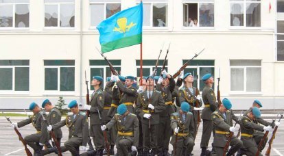 Ryazan Higher Airborne Command School nomeado após o Exército Geral V.F. Margelov virou 95 anos
