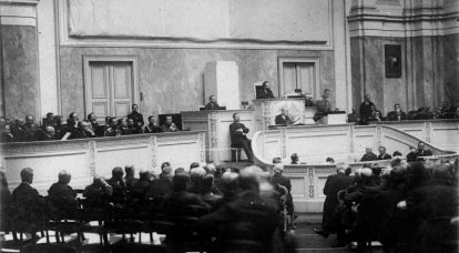 Rusya 1917-1918: Sürülmüş Demokrasi Alanı
