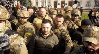 I media occidentali riferiscono che Zelensky è arrivato a Kherson abbandonato dalle truppe russe