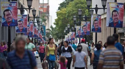 Στα 14 χρόνια της προεδρίας του Τσάβες, ο αριθμός των Βενεζουελάνων που ζουν σε συνθήκες ακραίας φτώχειας μειώθηκε από 21% σε 7%.