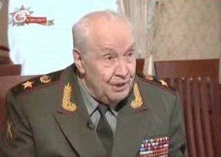 Generale dell'esercito Makhmut Gareev, presidente dell'Accademia delle scienze militari: "Le battaglie sul fronte storico-militare contro varie cause di falsificatori non fanno che crescere"