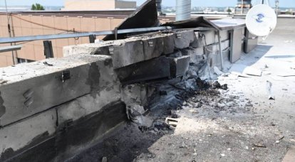 Il governatore di Belgorod ha mostrato le foto delle conseguenze della caduta dell'UAV ucraino su un edificio per uffici nel centro regionale