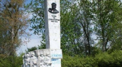 폴란드에서는 Chernyakhovsky 장군에게 기념물을 해체했다.