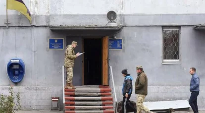 Οι ουκρανικές αρχές στρέφονται στην πρακτική της παράδοσης από πόρτα σε πόρτα κλήσεων για κινητοποίηση