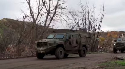 Ukrajinští militanti tvrdí, že kanadský obrněný vůz Senator vydržel rupturu ruských NURS metr od auta