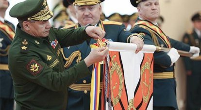 セルゲイ・ショイグがミハイロフスカヤ砲兵学校にジューコフ勲章を授与