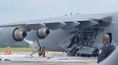 미 공군 보잉 C-17A 군용 수송기 착륙시 화재 발생